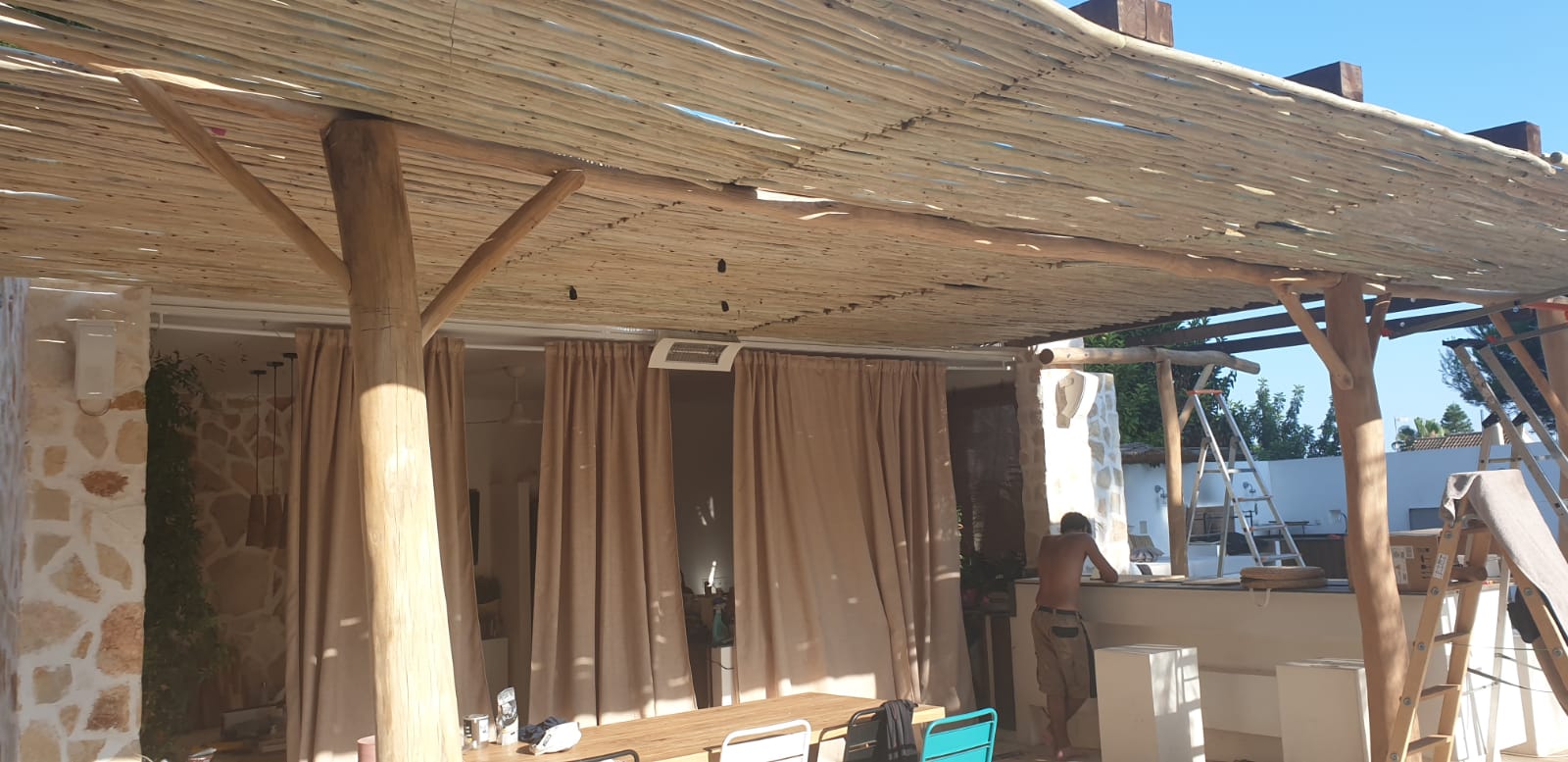 pergola en robinier à Valence en Espagne