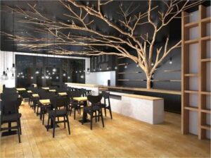 Arbre en bois flotté dans un restaurant