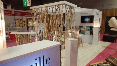 Réalisation de tables et de paravent en troncs de bouleaux pour un stand