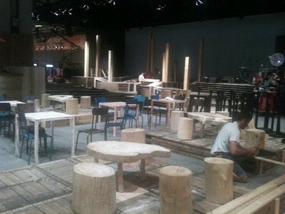 Location de mobilier en bois flotté pour le salon Who&rsquo;s Next à Paris